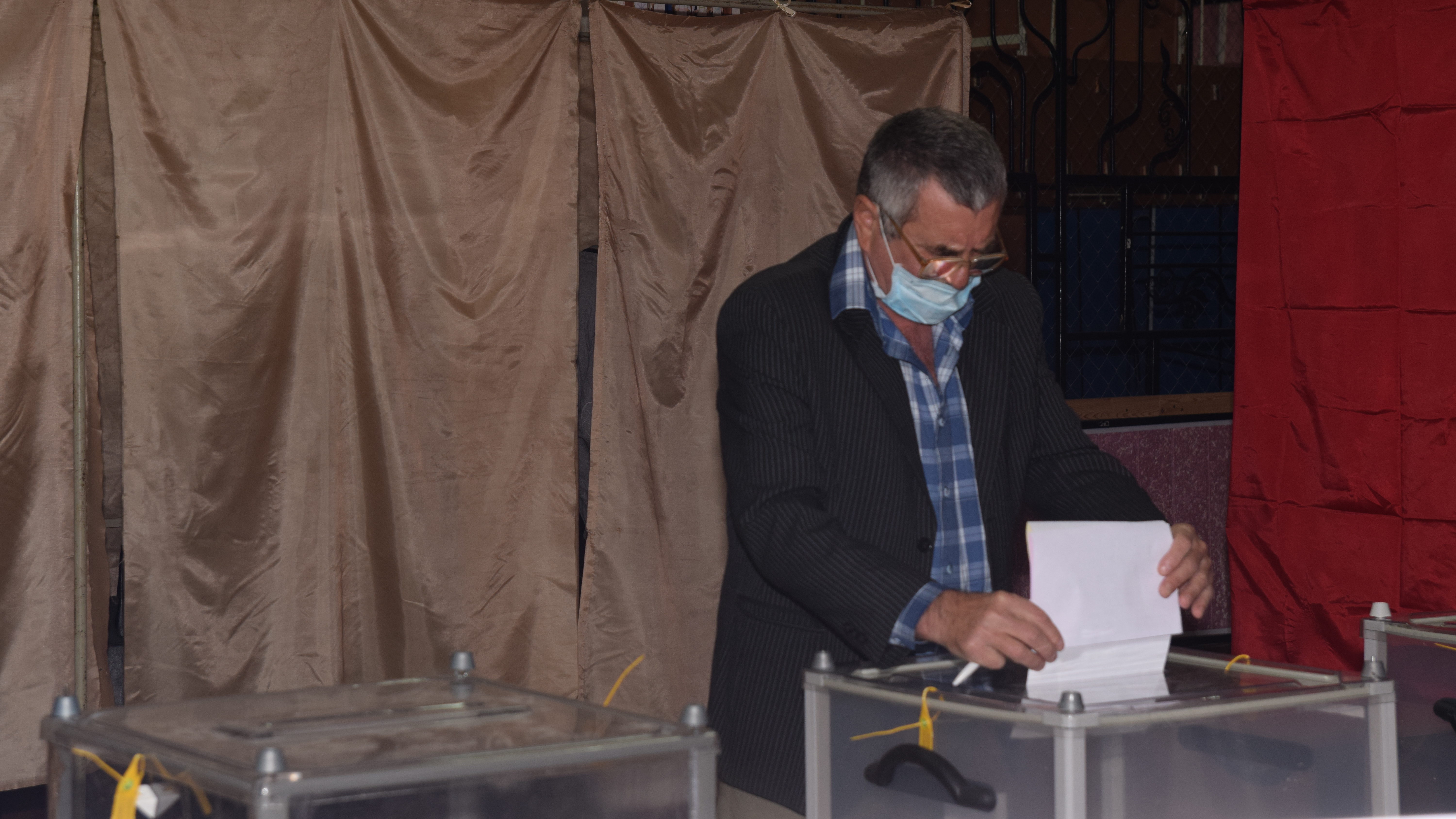 В Запорожской области  голосование снимали на камеру: открыто уголовное производство