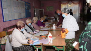 Стало известно, кто лидирует на выборах в городах Запорожской области 