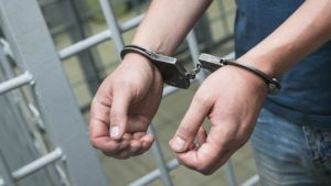 В Запорожье задержали очередного закладчика: у него нашли 94 свертка с наркотиками