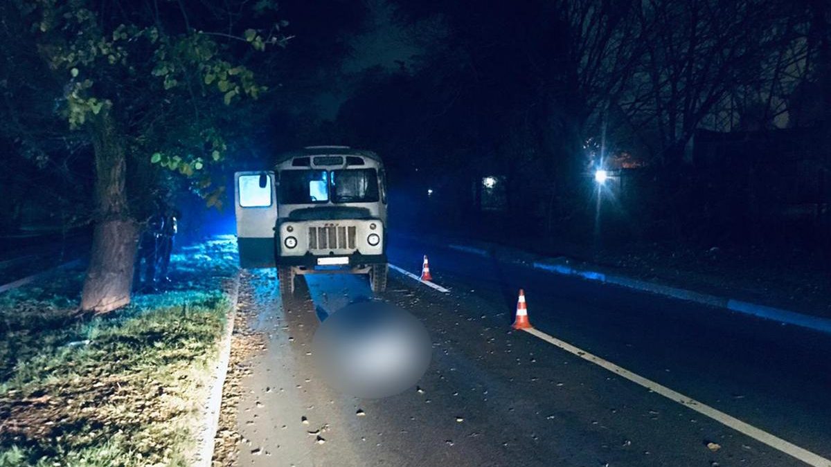 В Запорожье насмерть сбили пешехода, который неожиданно выбежал на дорогу, – ФОТО 