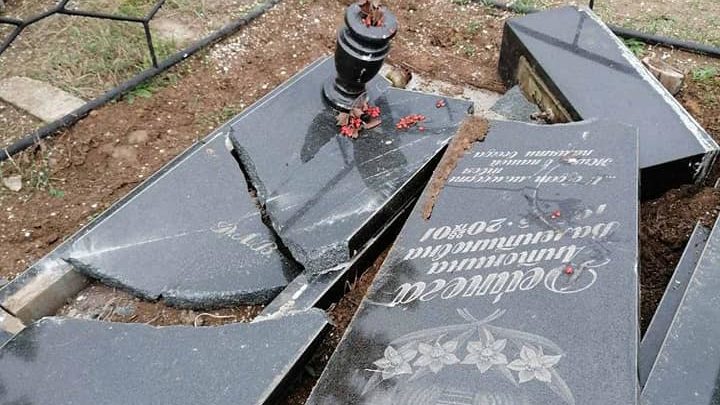 В Бердянському районі вандали познущалися над пам'‎ятниками, — ФОТО