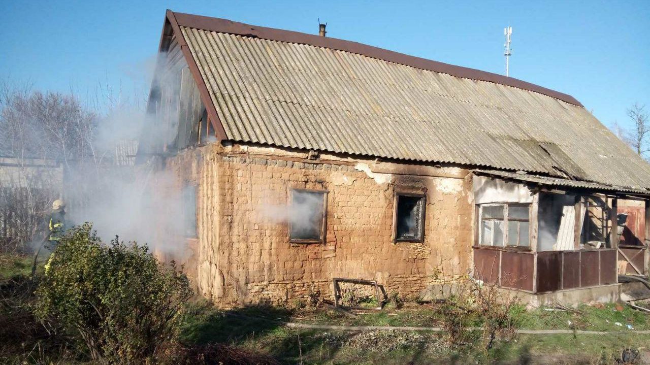 Медики рассказали подробности о пострадавшей в пожаре девушке в Запорожской области