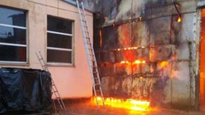 В Запорожской области горел склад: работали 12 пожарных, — ФОТО