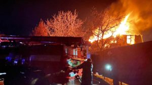 В Енергодарі через порушення правил безпеки вщент згорів будинок, — ФОТО