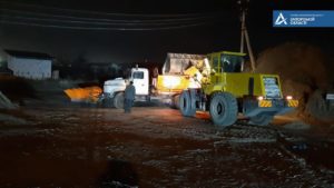На дорогах Запорізької області всю ніч працювала снігоприбиральна техніка