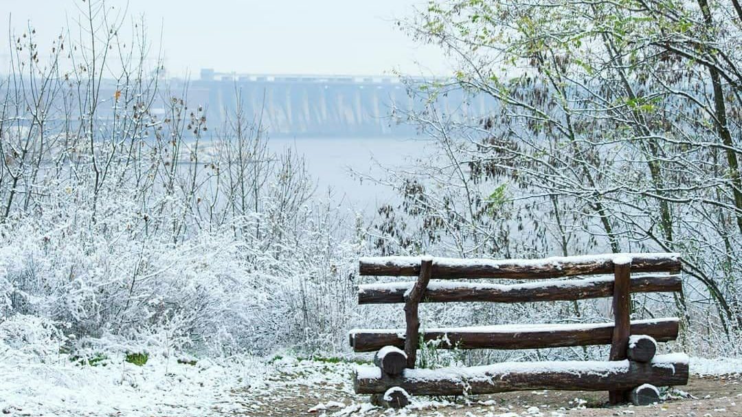 Шматочок зими: фотограф опублікував знімки казкової Хортиці
