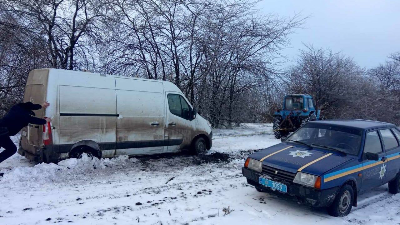 В снегах на Херсонщине застрял житель Запорожья