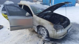8 пожарных ликвидировали возгорание автомобиля в Запорожье