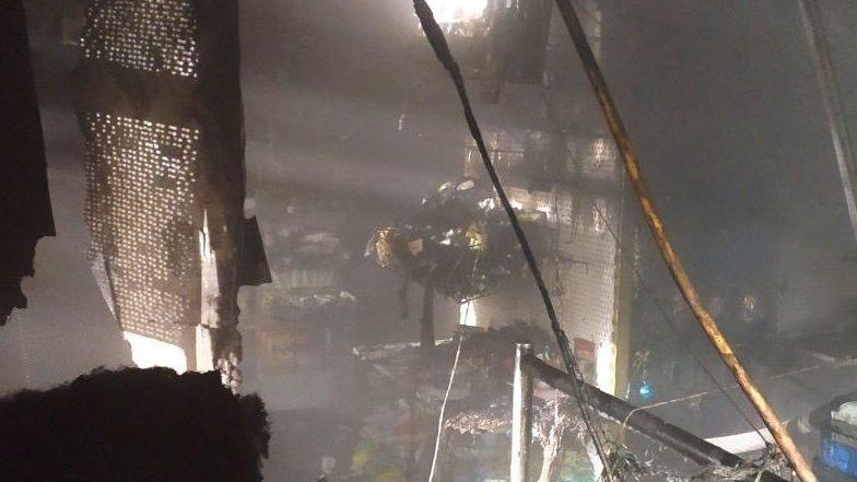 В Днепровском районе Запорожья сгорел строительный магазин, — ФОТО