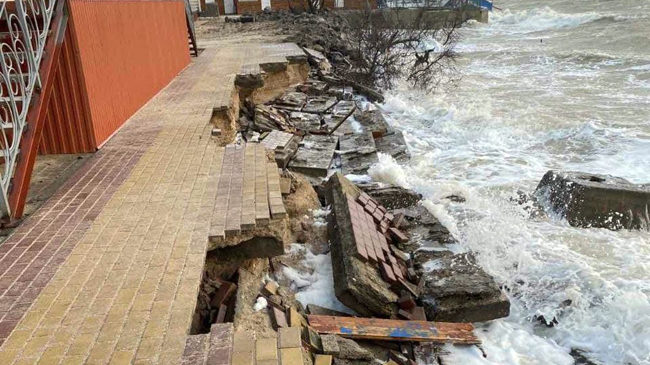 В Кирилівці контролюючі органи забороняють усувати наслідки штормів: завели карну справу
