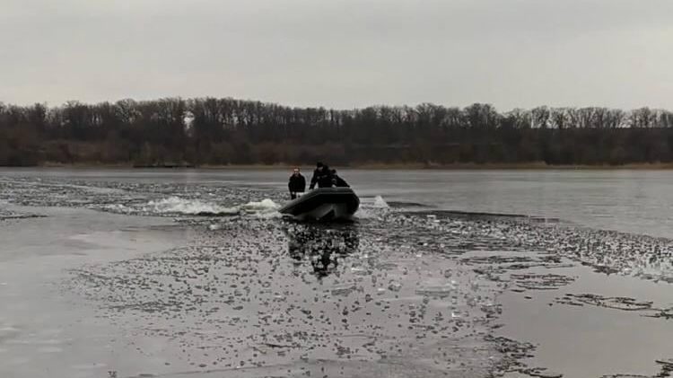 В Запорожье рыбак провалился под лед, – ФОТО