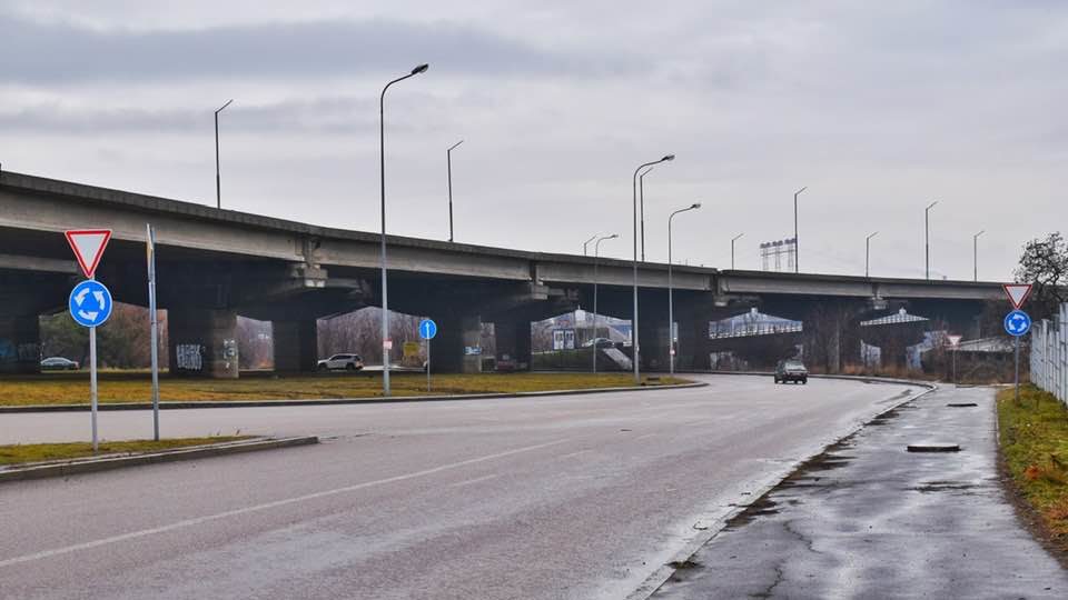Вниманию водителей: перед въездом на мост Преображенского установлены новые дорожные знаки