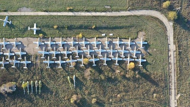 Запорожские журналисты показали настоящее кладбище самолетов, – ФОТО