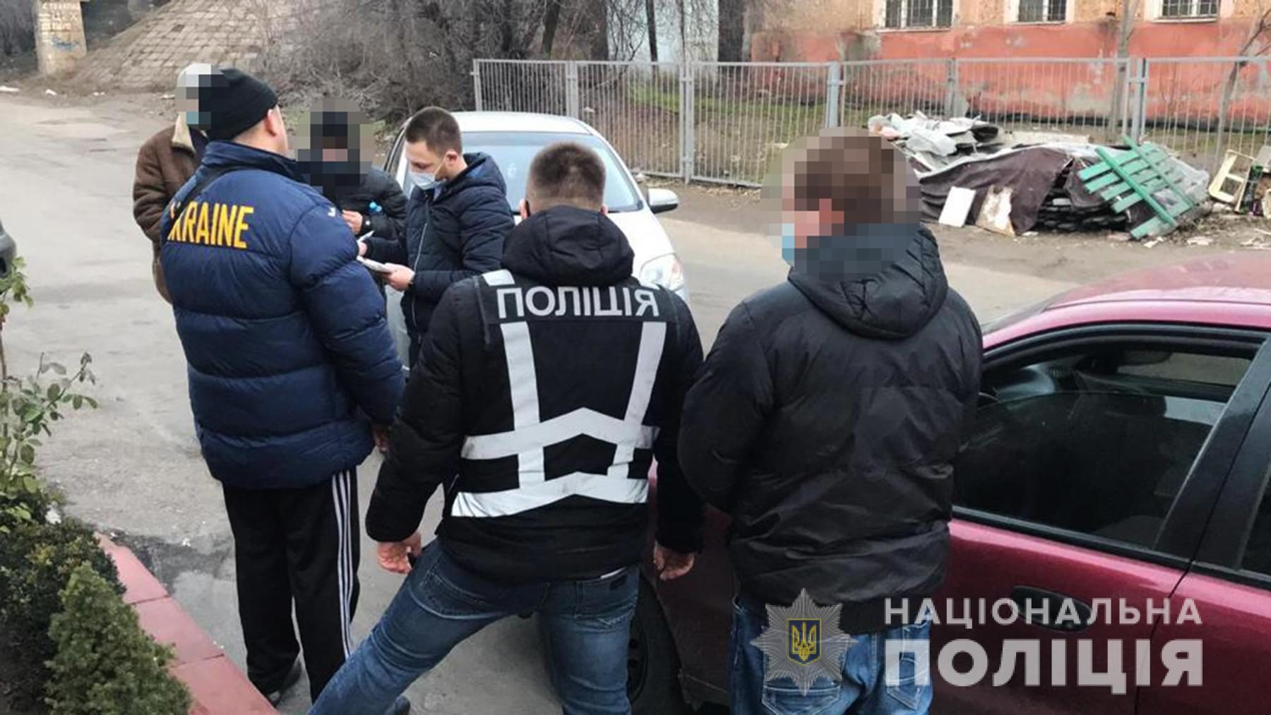 В Запорожье полицейские разоблачили мужчину, который занимался сводничеством, – ФОТО