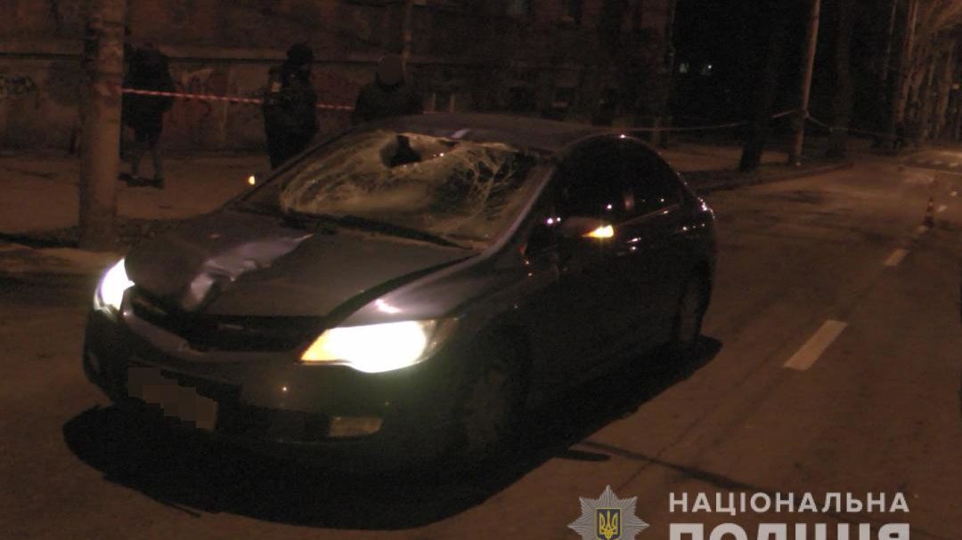 В Запорожье насмерть сбили пешехода, который неожиданно выбежал на дорогу, – ФОТО