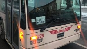 В Запорожье женщина в троллейбусе ограбила пенсионера, – ФОТО
