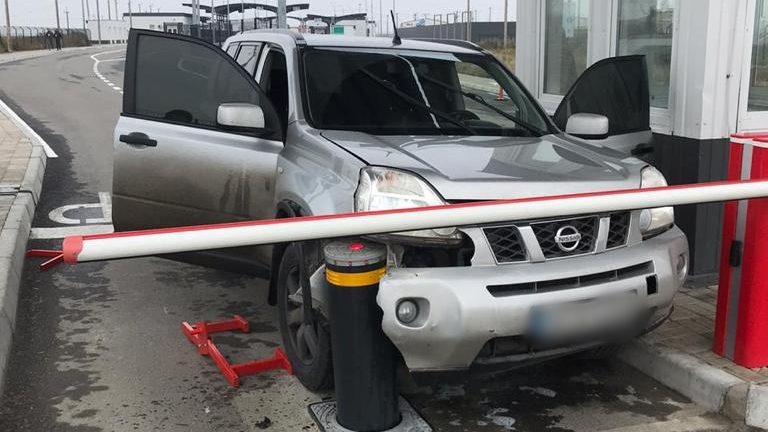 Житель Запорожья пытался прорваться через КПП на выезде в Крым, – ФОТО, ВИДЕО 