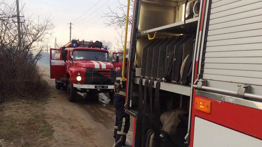 В Запорожской области 13 спасателей тушили пожар на территории садового товарищества, – ФОТО