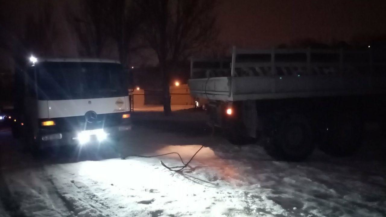 В Запорожской области спасатели вытащили из снега два автомобиля, – ФОТО