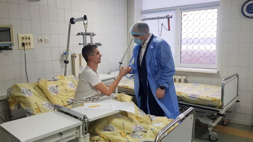 Министр здравоохранения посетил медиков, которые пострадали в пожаре в Запорожской инфекционной больнице