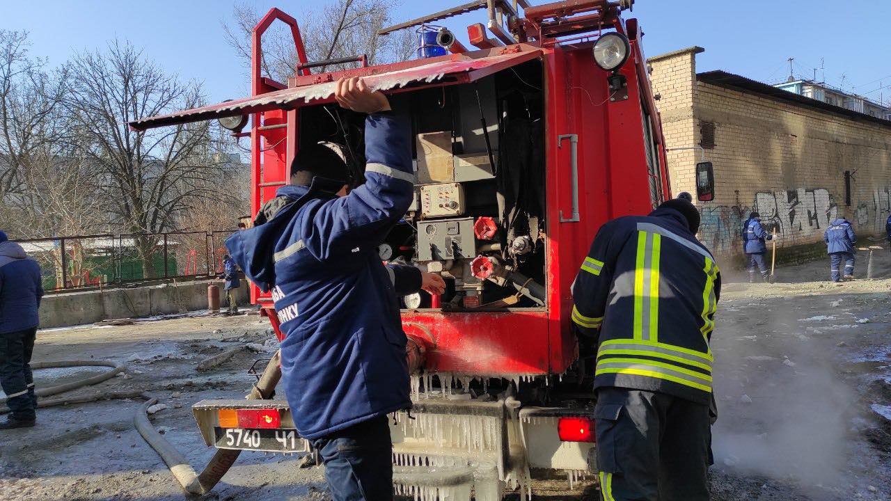 В Комунарському районі відновлюють водопостачання після аварійних робіт