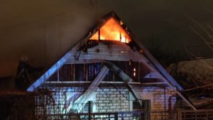 Серьезный пожар произошел произошел в частном доме в Запорожье, — ФОТО