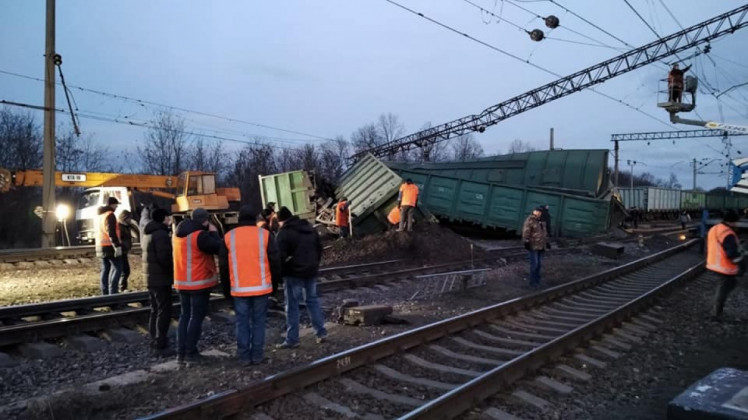 Под Запорожьем произошла железнодорожная авария: поезда задерживаются, – ВИДЕО