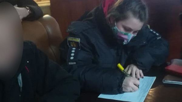 В Запорожье полицейские остановили вечеринку в честь 23 февраля из-за нарушения карантинных норм, – ФОТО