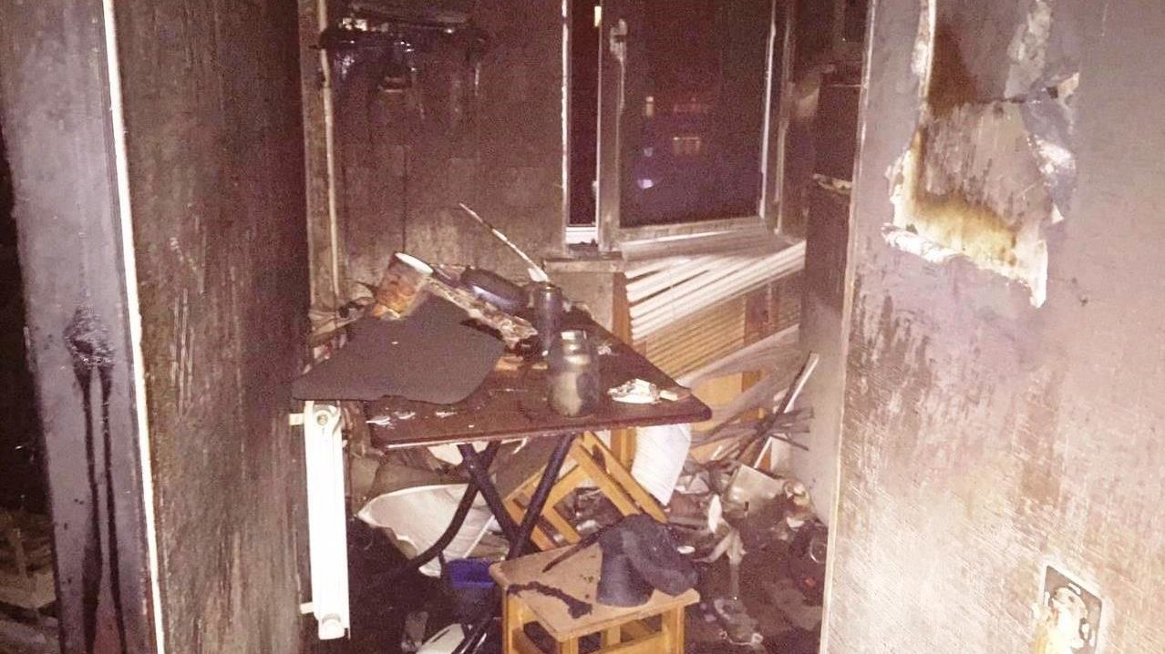 У Запоріжжі на Бабурці сталася пожежа у багатоповерхівці: одна людина загинула, шістьох врятували, – ФОТО