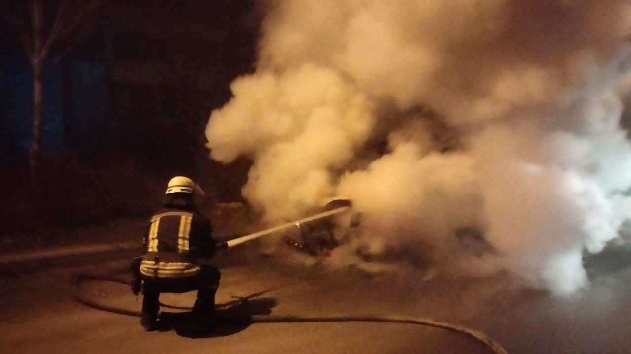 В Запорожье и области ночью сгорели два автомобиля, – ФОТО