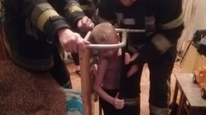 В Запоріжжі 7-річний хлопчик застряг у меблевій конструкції, — ФОТО