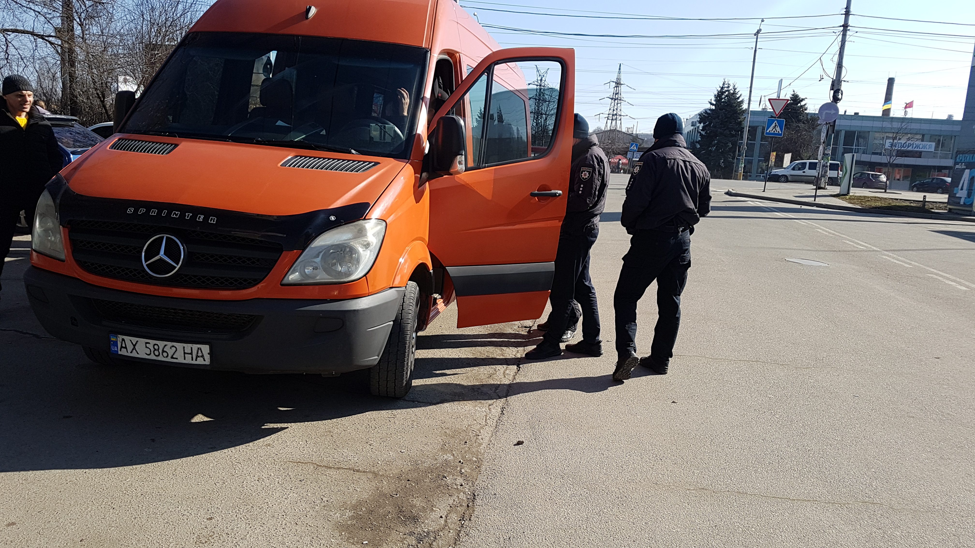 В Запорожье провели проверку: на пригородных и междугородных маршрутах нашли нелегальных водителей