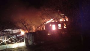 В Запорожской области полностью сгорел жилой дом, — ФОТО