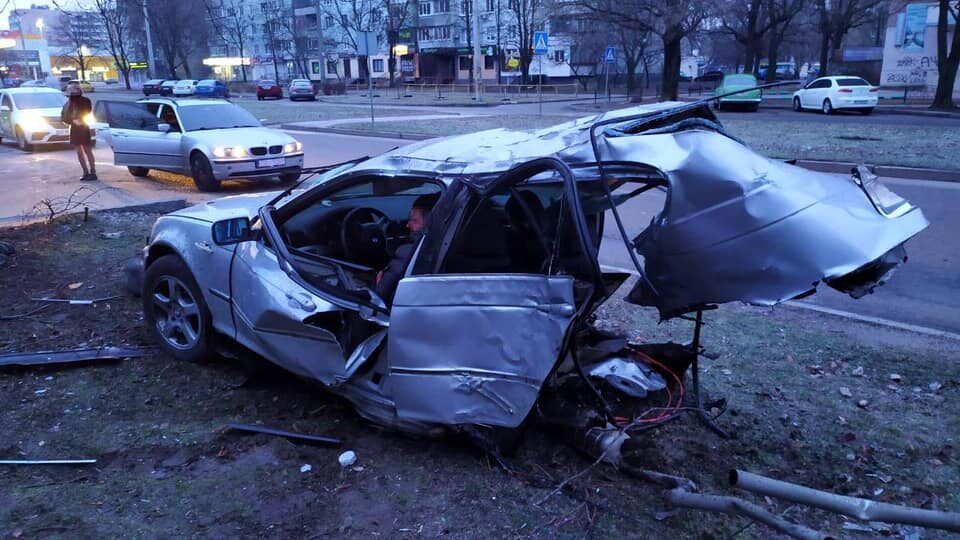 Машину разорвало на две части: в полиции назвали причину смертельного ДТП в Запорожье