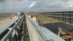 В Запорожье начали монтаж основы второй половины моста с Хортицы на Бабурку, – ФОТОРЕПОРТАЖ
