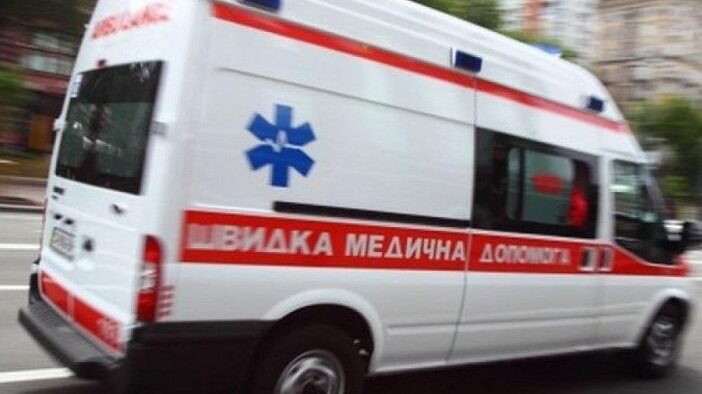 На Бабурке со второго этажа дома выпала 63-летняя жительница Запорожья: медики рассказали подробности