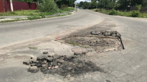 В двух районах Запорожья объявили тендер на ямочный ремонт дорог во дворах, — АДРЕСА