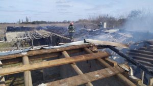 У Василівському районі майже чотири години гасили велику пожежу