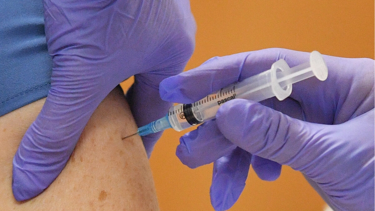 В Запорожской области прививки против COVID-19 получили уже почти 14 тысяч людей