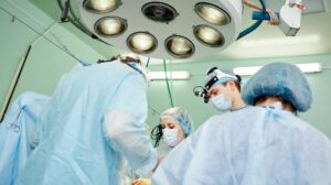 У Запорізькій обласній лікарні провели унікальну операцію на «відкритому серці», – ФОТО 