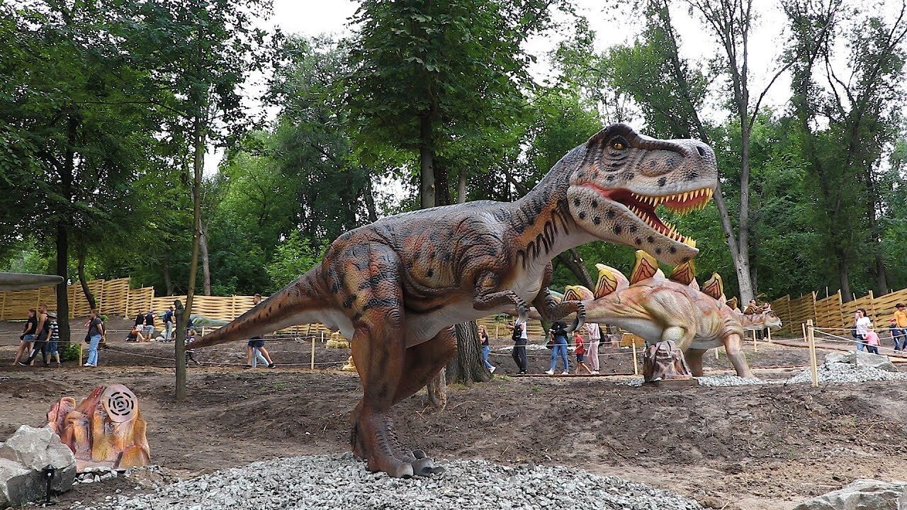 Парк динозаврів у запорізькому Дубовому гаю показали з висоти пташиного польоту, – ВІДЕО