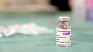 Ряд европейских стран продолжил вакцинацию против COVID-19 препаратом компании AstraZeneca