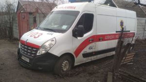 В Запорожье спасатели вытащили автомобиль скорой помощи, который застрял в грязи, – ФОТО