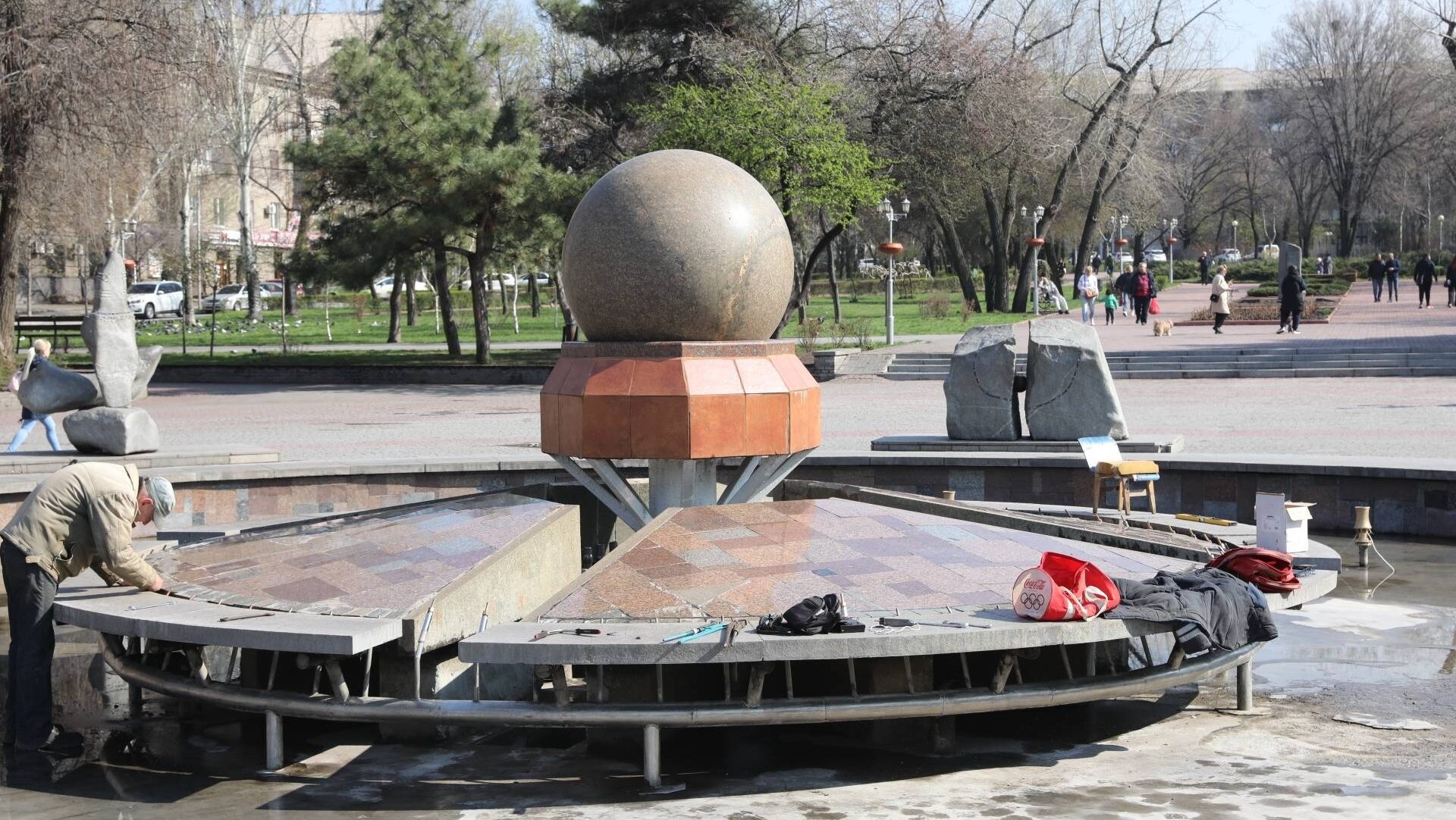 Завтра в Запоріжжі планують запустити фонтан на площі Маяковського