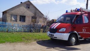 Житель Запорізької області врятував з пожежі у будинку жінку та її сина, - ФОТО 