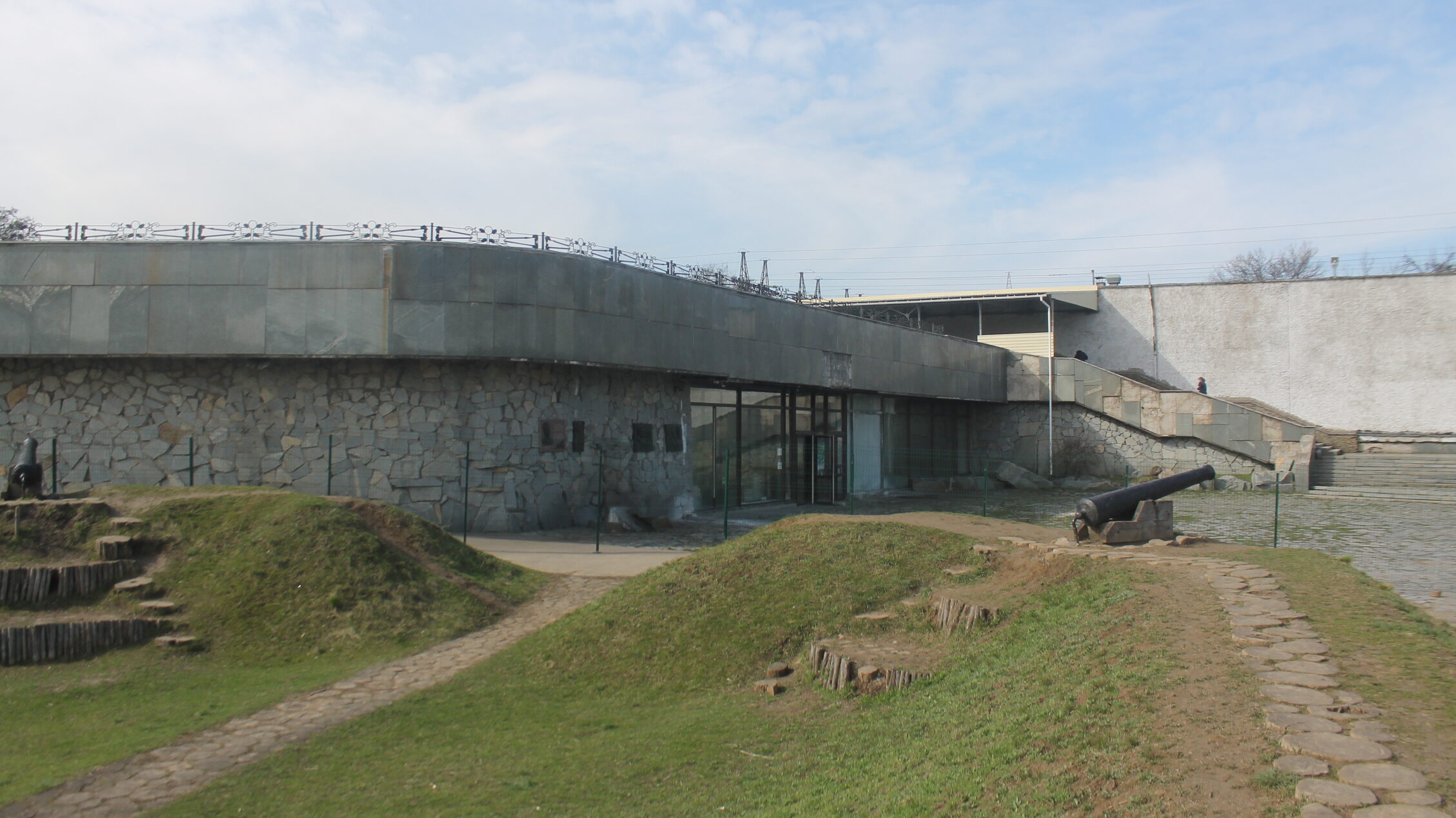 В Запорожье на Хортице планируют начать реконструкцию здания музея истории казачества: в каком плачевном состоянии оно находится сейчас, – ФОТО