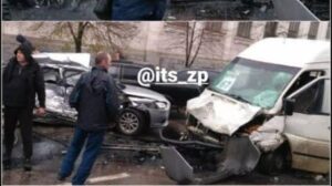 В сети опубликовали видео смертельного ДТП с маршруткой и легковушкой в Запорожье