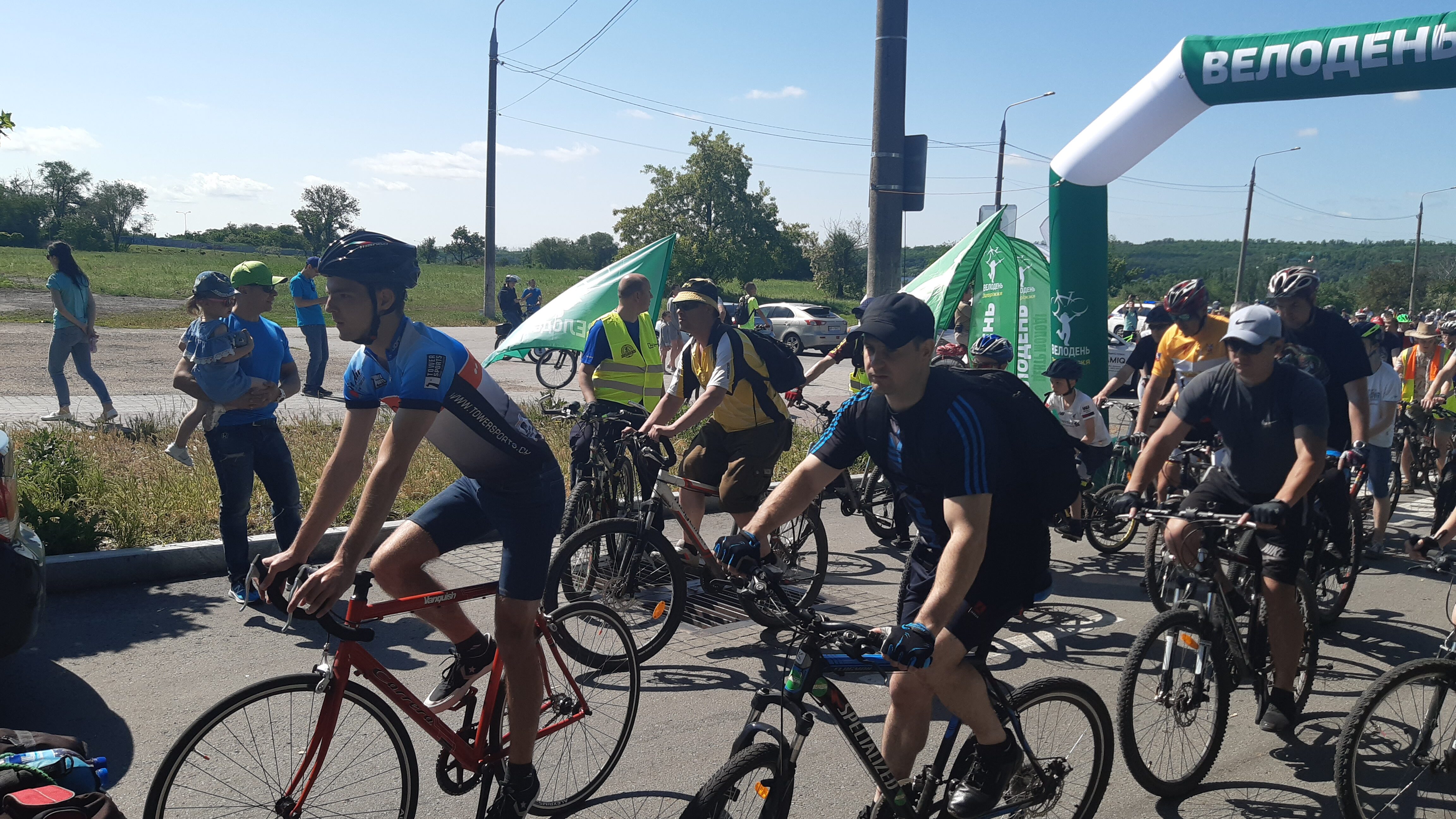 У Запоріжжі центром міста проїхали сотні велосипедистів: як пройшов Велодень-2021, – ФОТОРЕПОРТАЖ