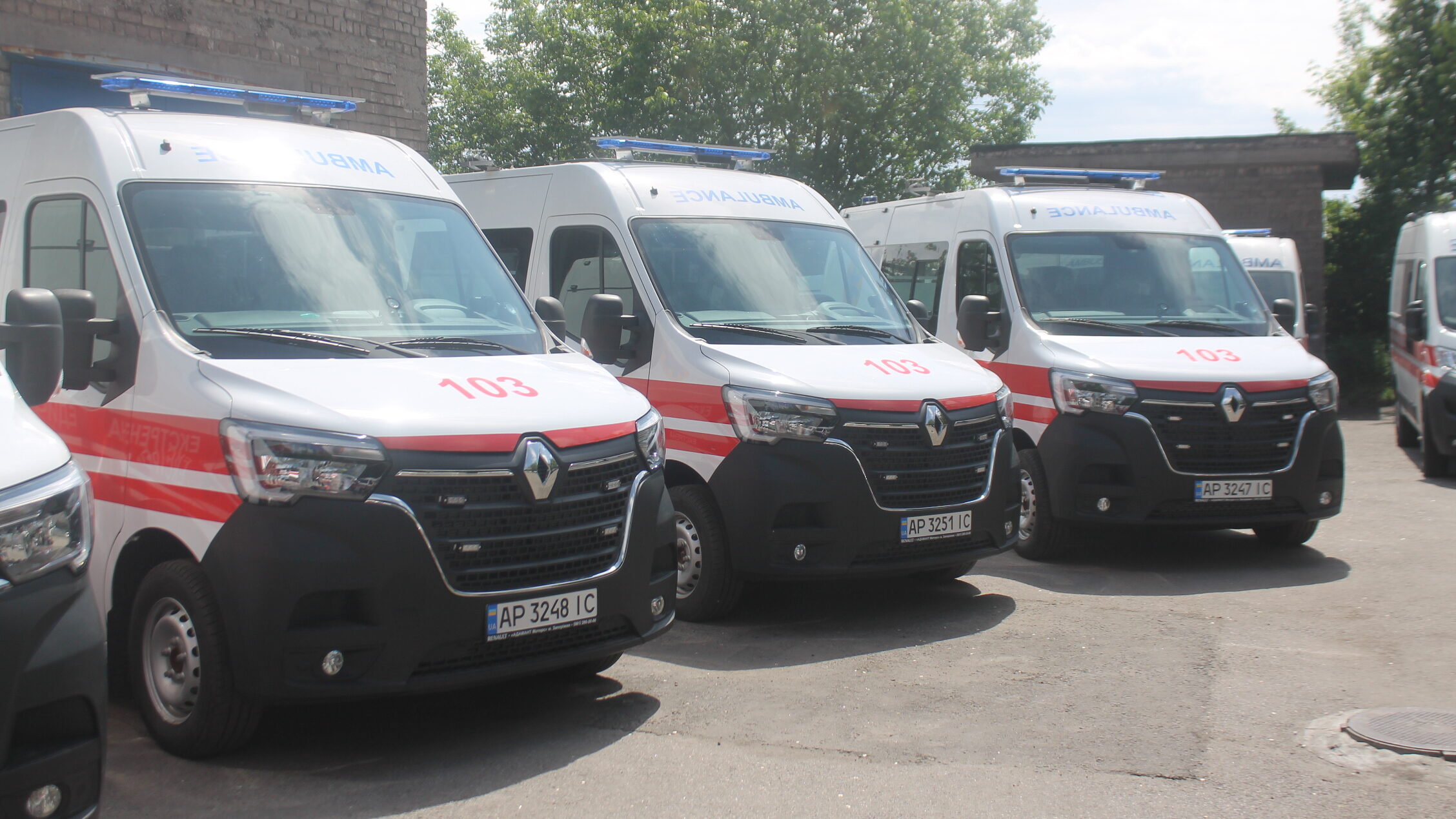Запорізька область отримала 26 нових машин швидкої допомоги 