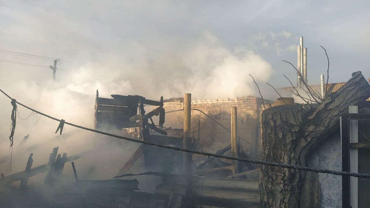 У Запорізькій області сталася велика пожежа: спалахнув приватний будинок, – ФОТО